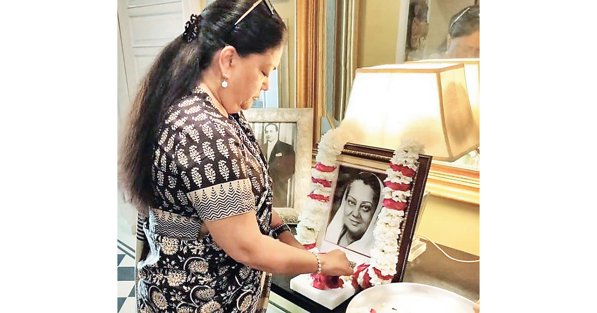 Raje pays tribute to her mother on death anniv
